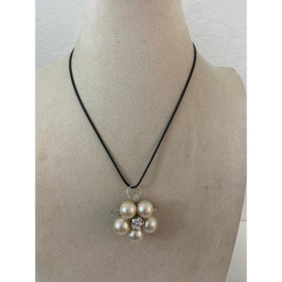 Vintage pearl flower necklace - Picture 1 of 5